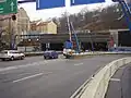 Vjezd do tunelu Mrázovka u mimoúrovňové křižovatky s Plzeňskou