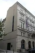 Pohled na bývalou budovu ČsT a TV Nova z boku