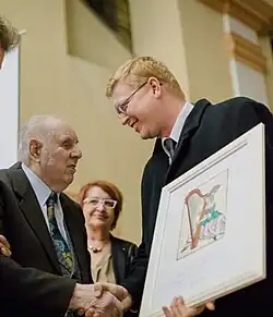 Vlastimil Železník (vlevo) přebírá Cenu MHF F. L. Věka 2014