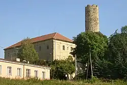 Věž, zámek a část dvora