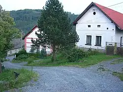 Domy č. p. 5 a 6 na návsi