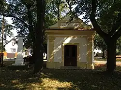 Vodní Újezd, kaple na návsi.jpg