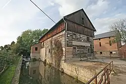 areál vodního mlýna (mlýn, sušárna obilí a čekanky, stodola, náhon) (Boharyně)