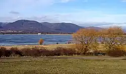 Místo, kde stávala vesnice Újezd, je pod hladinou stejnojmenné vfodní nádrže