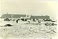 Fotografie jednoho z baráků, zima 1947