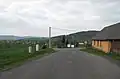 Boční silnice vedoucí na křižovatku
