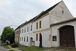 Komplex budov bývalého kláštera – pohled z ulice