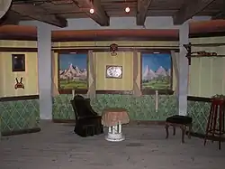 Kulisy kupé, v němž se hra odehrává
