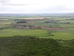 Vražkov od severovýchodu, z hory Říp