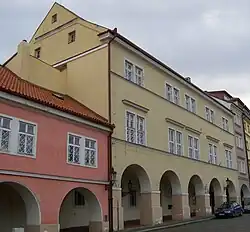 Vrbnovský_palác_(Hradčany),_Praha_1,_Loretánská,_Úvoz_19,_Hradčany.jpg