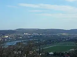 Čihadlo z Chuchelského háje, nejvyšší bod v levé části hřebene