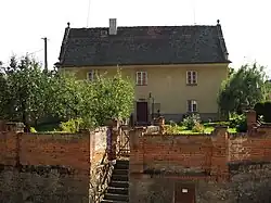 Vrchotovy Janovice, fara čp.98.jpg