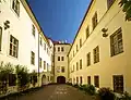 Přední dvůr paláce