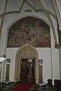 Vstupní gotický portál a malba Posledního soudu