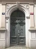vstupní dveře domu čp. 1705