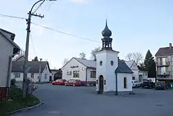 Náves s kaplí