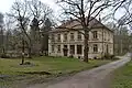bývalá škola čp. 6 a kříž