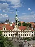 Výhled na Loretu a Loretánské náměstí z oken paláce