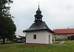 Kaple na návsi