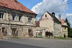 budovy bývalého hospodářského dvora