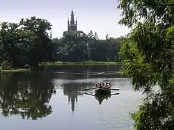 Wörlitzské jezero s kostelem sv. Petra