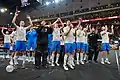 Jiří Besta (první zleva vepředu) slaví se spoluhráči vítězství v semifinále Mistrovství světa 2022 nad Švýcarskem