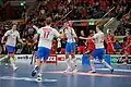 Hráči české reprezentace slaví gól v semifinále na Mistrovství světa 2022