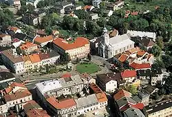 Letecký pohled na centrum Wadowic