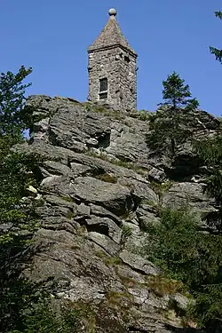 památník na vrcholu