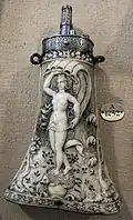 Neznámý autor, Německo, cca 1570, paroh a ocel, rytí a řezba. Výška: 19,6 cm Váha: 0,205 kg A1252