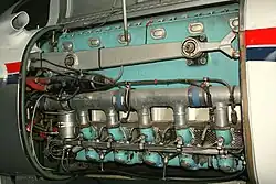 Pohled zprava na motor M337