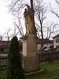 Socha před kaplí