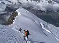 normální výstupová cesta, uprostřed západní vrchol (3820 m)