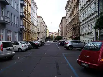 Wenzigova ulice, úsek od Sokolské k Legerově