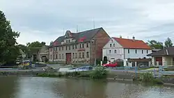 Východní strana návsi