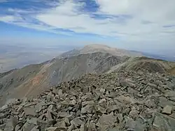 Hlavní severní hřeben pohoří White Mountains z White Mountain Peak