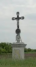 Kříž při silnici západně od Heřmanova