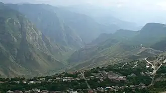 Pohled z kabinky lanové dráhy