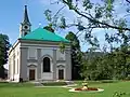 Pohled na presbytář kostela