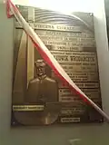 Pamětní deska připomínající mučednictví polského kněze Ludwika Wrodarczyka, umístěná v kostele sv. Josefa v Koszalině