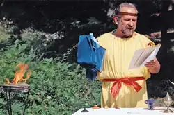helénský kněz během obřadu