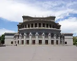 Exteriér divadla