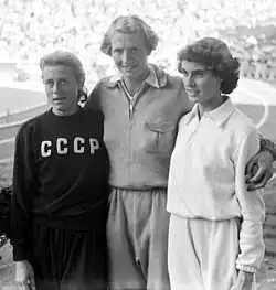 Jevgenija Sečenovová (vlevo), Fanny Blankers-Koenová a Dorothy Manleyová na ME 1950