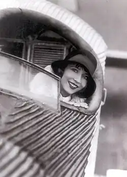 Ramona v malém létajícím stroji, 1929