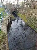 Zábřežka vytékající z potrubí