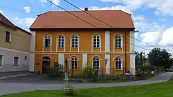 Zálezly - základní škola.jpg