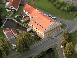 Zámecký vodní mlýn (Horažďovice) crop.jpg