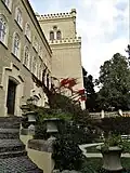 Vstupní průčelí zámku