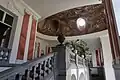 Schodiště ve vstupním vestibulu