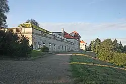 Zámek Karlova Koruna na vrchu Chlumec